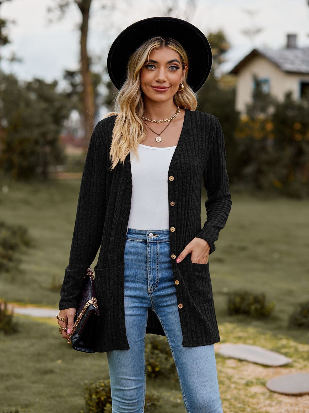 Damenstrickjacke mit elegantem Rippenmuster und praktischen Taschen, Größe