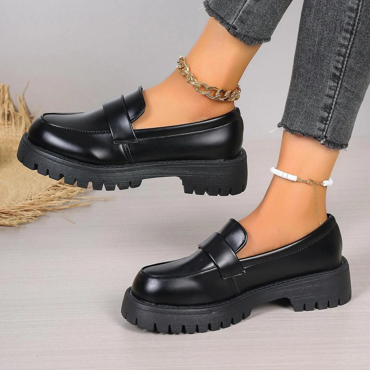 Valenzora | Black platform moccasins