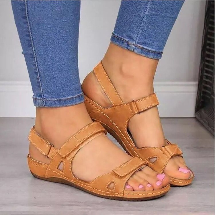 Bequeme sportliche Damensandalen mit verstellbaren Riemen, Größe