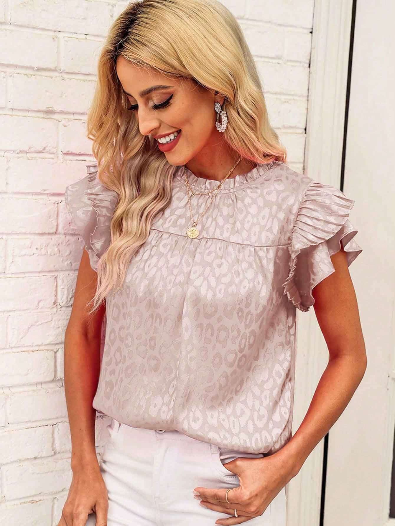 Women's blouse with fashionable ruffle details and elegant leopard print, size [size missing]