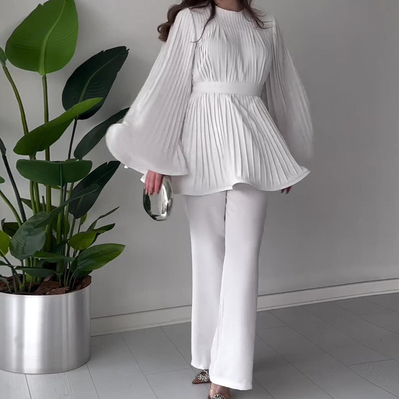 Valenzora Swing suit with round neck and batwing sleeves