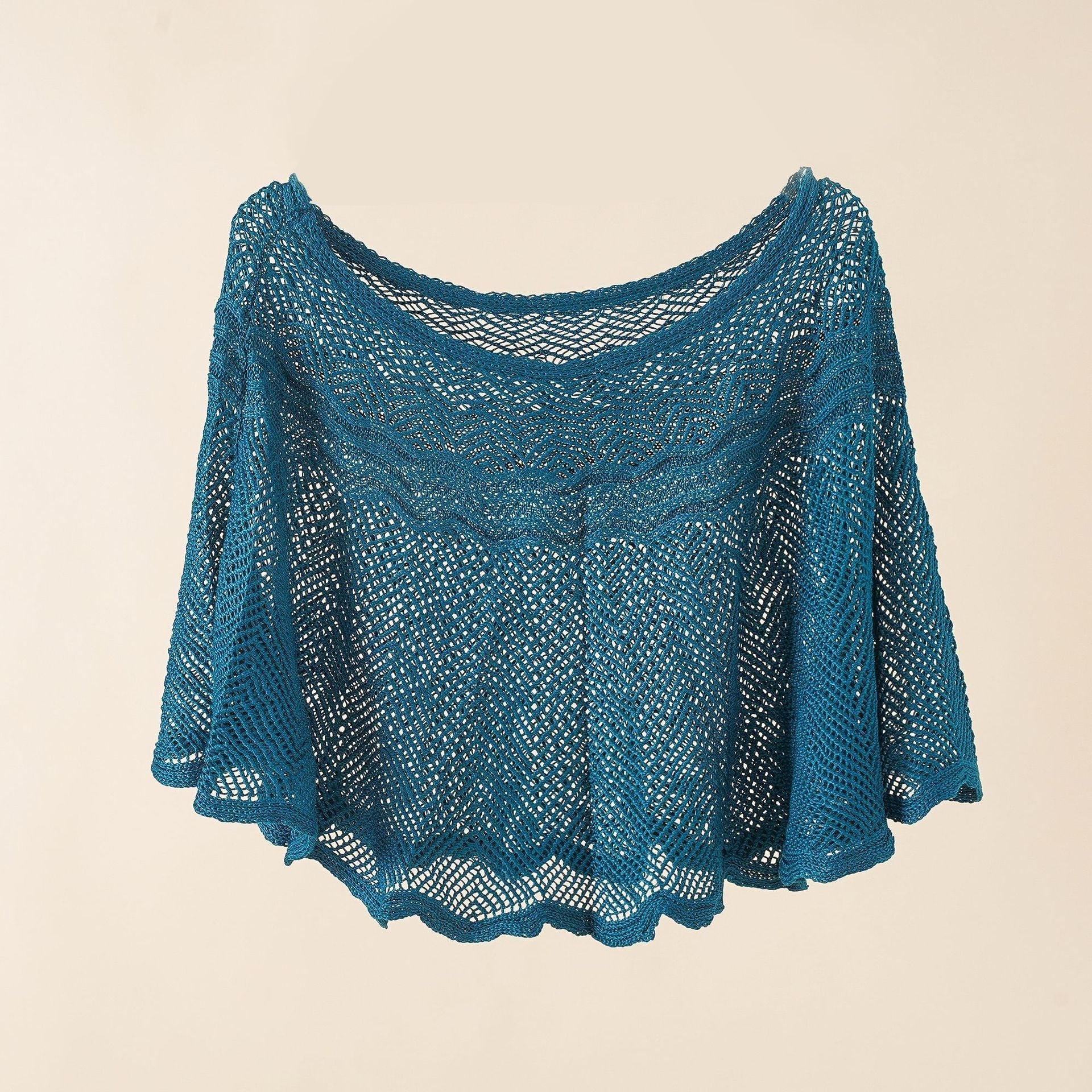 Women's airy knitted poncho in a modern design, size