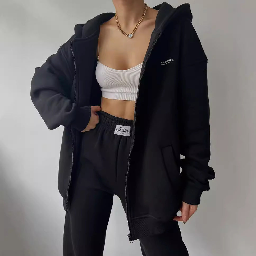 Women's casual oversized hoodie with full-length zipper and practical kangaroo pockets, size S