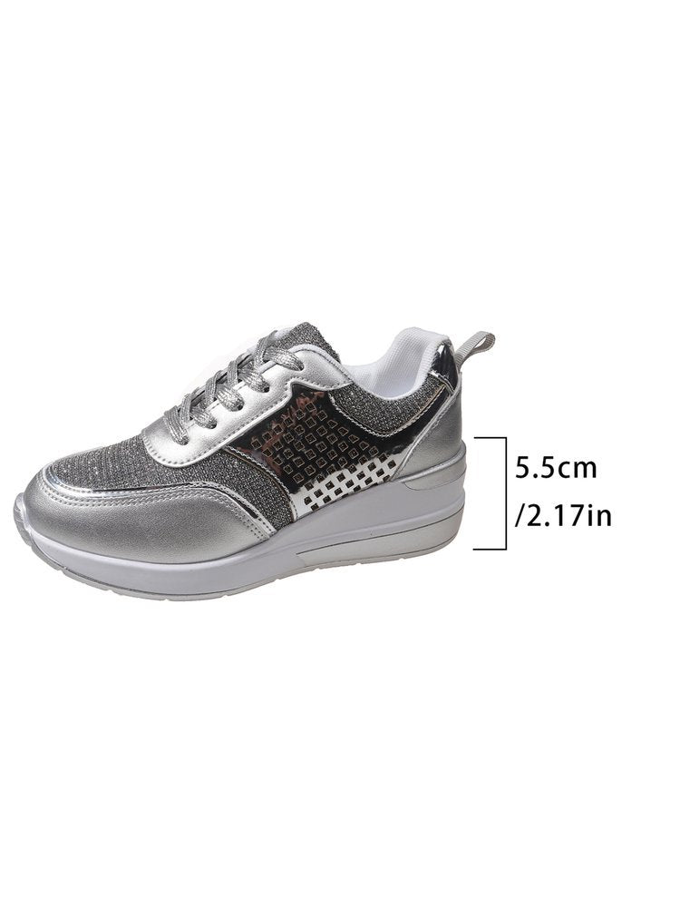 Women's sneakers with fashionable metallic accents and breathable cushioning, size S