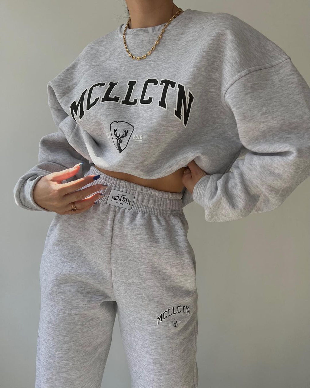 Women's sporty set with high-quality sweatshirt and comfortable jogging pants, size [size missing]