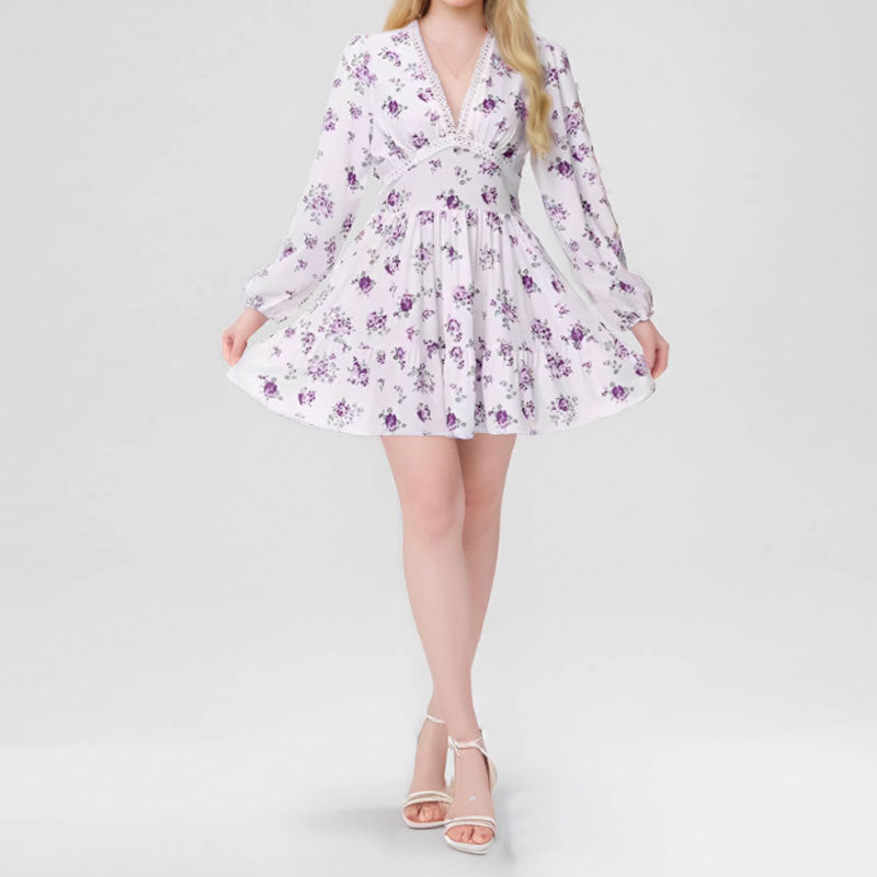 Valenzora | Plissiertes V-Ausschnitt-Kleid mit kurzen Ärmeln