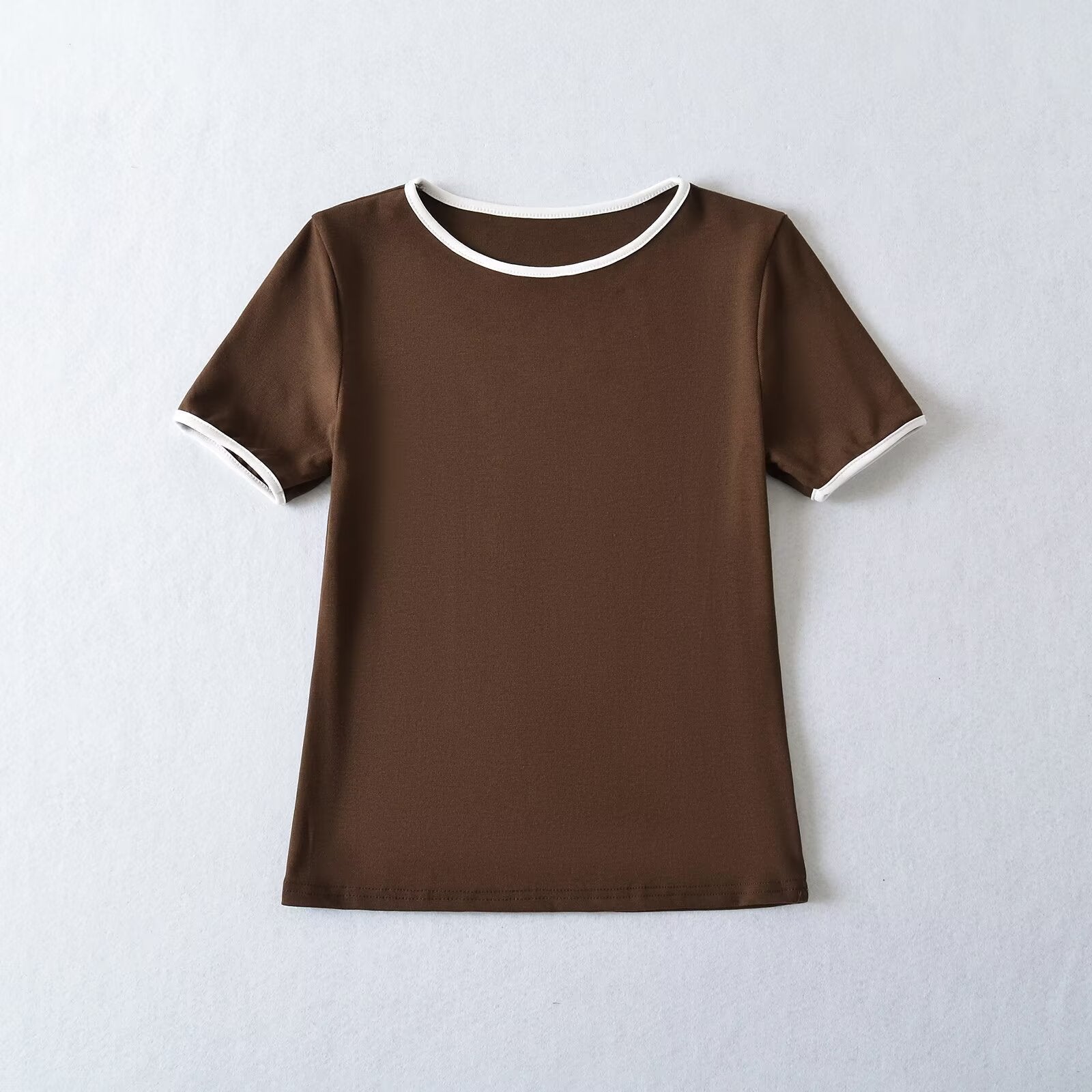 Damen Klassik T-Shirt mit kontrastierenden Ärmelbündchen und hochwertiger Baumwolle, Größe [Größe fehlt]