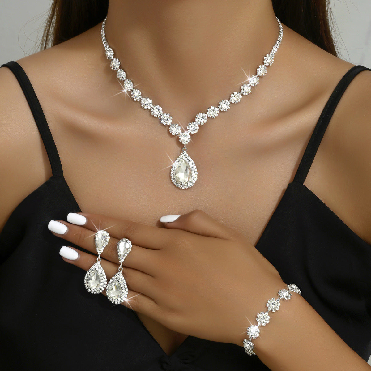 Valenzora - Schmuckset aus verzinktem Strass