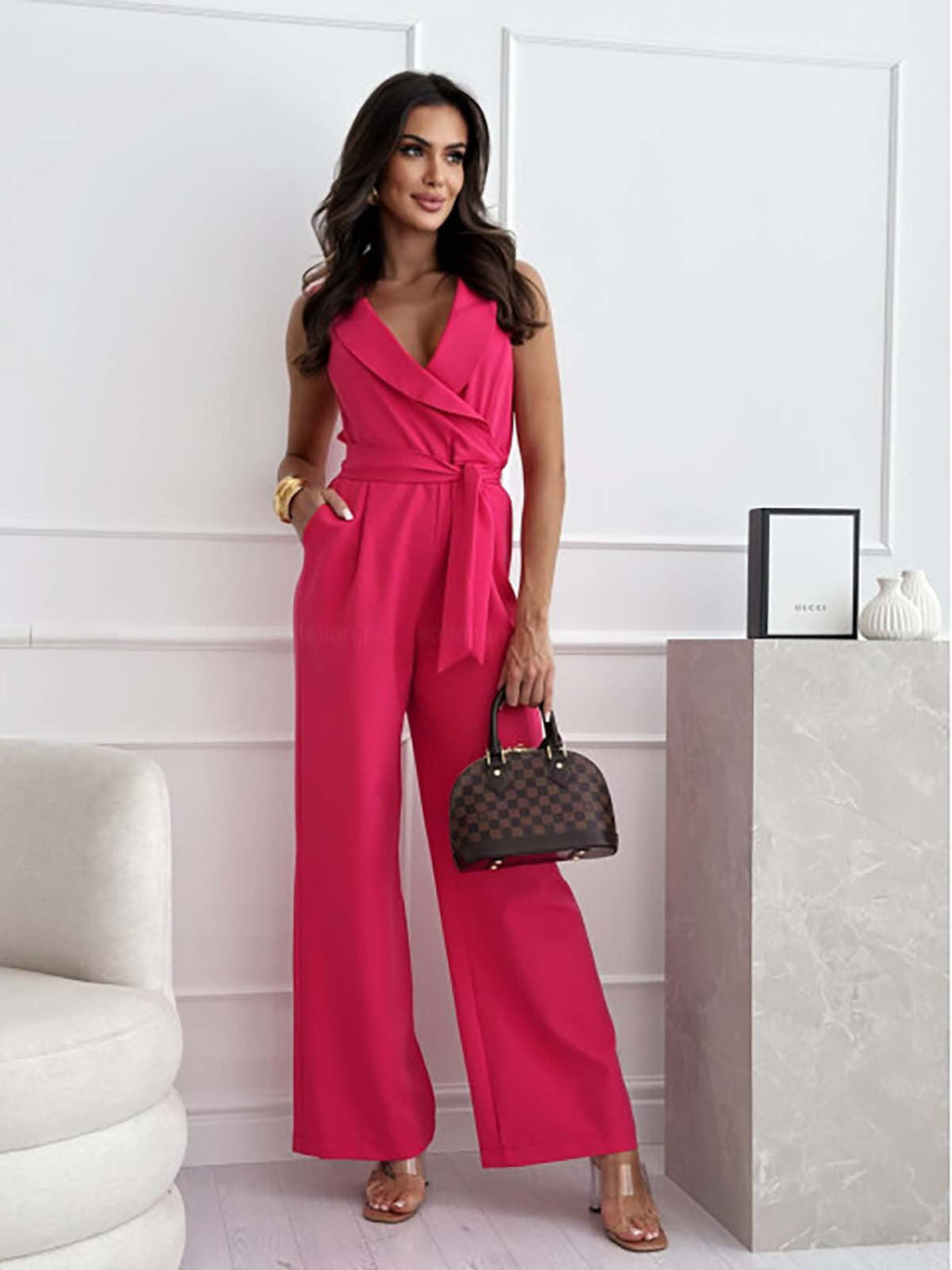 Valenzora | Ärmelloser Overall. Elegante Silhouette aus edlem Stoff.