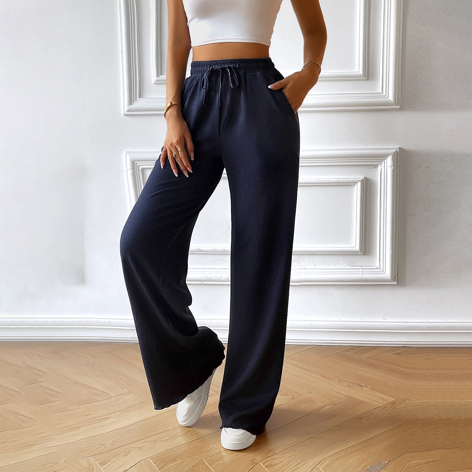 Women's wide-legged summer trousers with elasticated waistband and side pockets, size