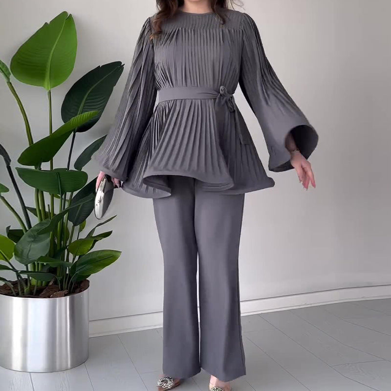Valenzora Swing suit with round neck and batwing sleeves