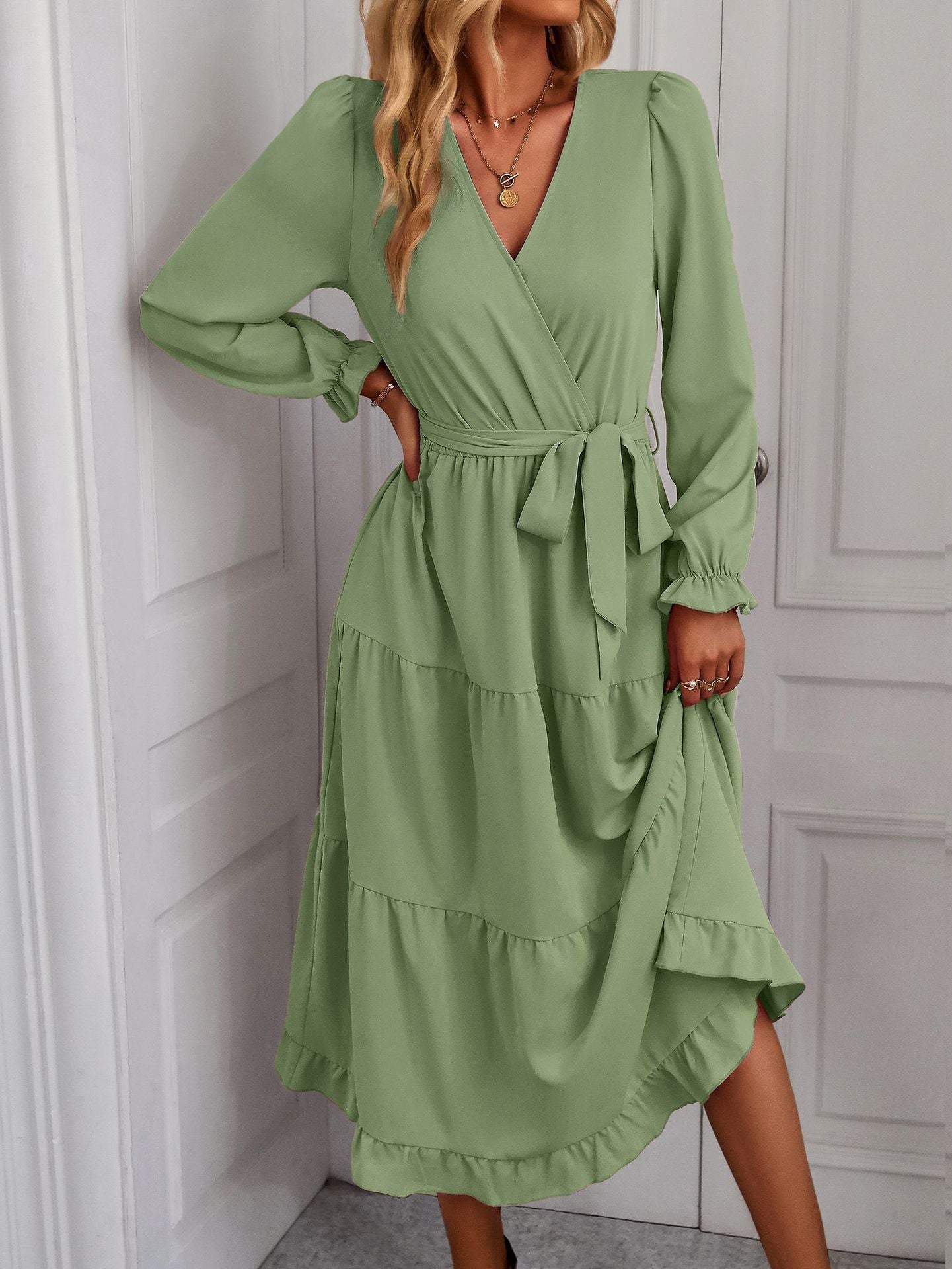 Damen-Wickelkleid mit Rüschendetails und eleganten Puffärmeln, Größe [Größe fehlt]