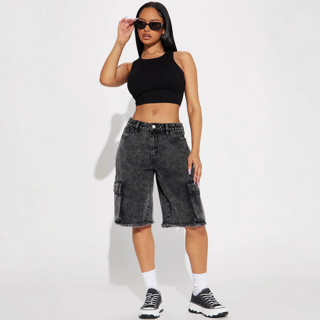 Women's cargo shorts with frayed hem and practical pockets, size Valenzora