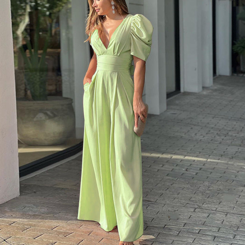 Eleganter Damen-Jumpsuit mit voluminösen Puffärmeln und tiefem V-Ausschnitt, Größe [size]