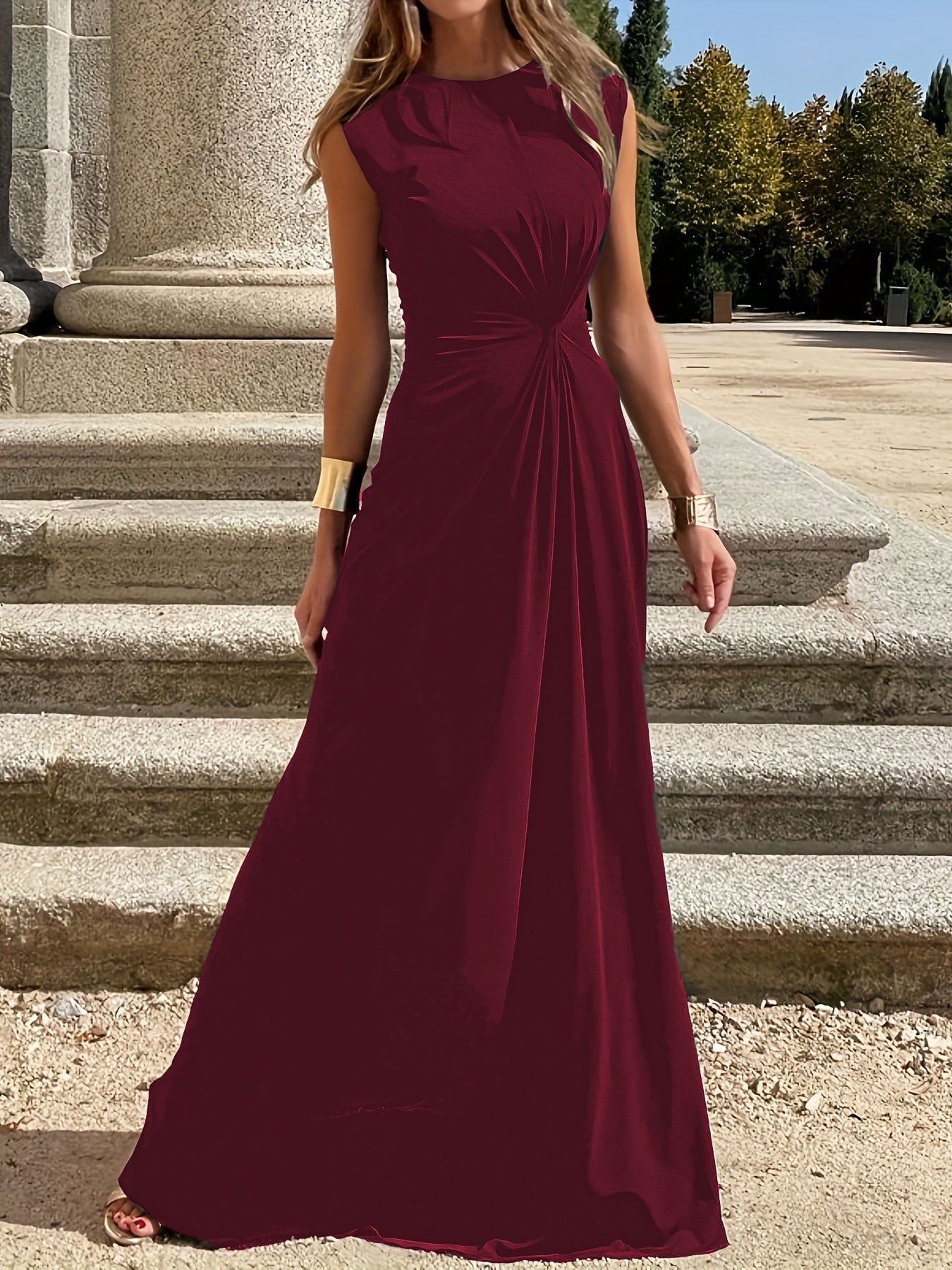 Elegantes Damenabendkleid mit schicken Falten und figurbetontem Schnitt, Größe [Größe fehlt]