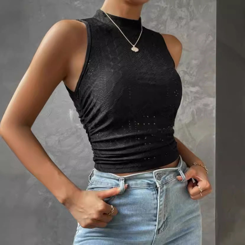 Women's sleeveless top with refined lace detail, size