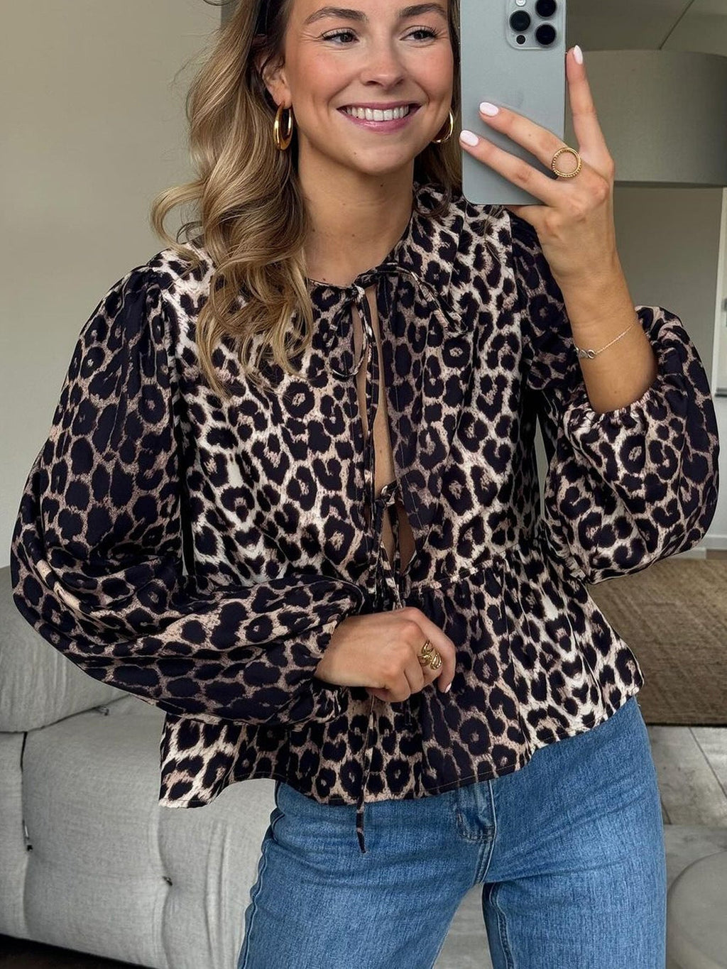 Damenbluse mit Leopardenmuster und Rüschen, Größe