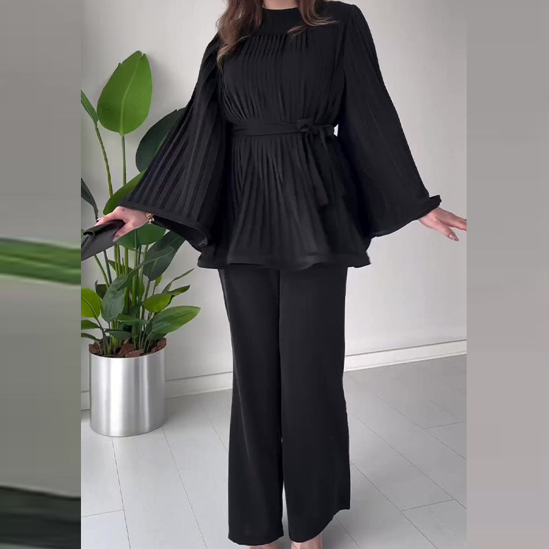Valenzora Swing suit with round neck and batwing sleeves
