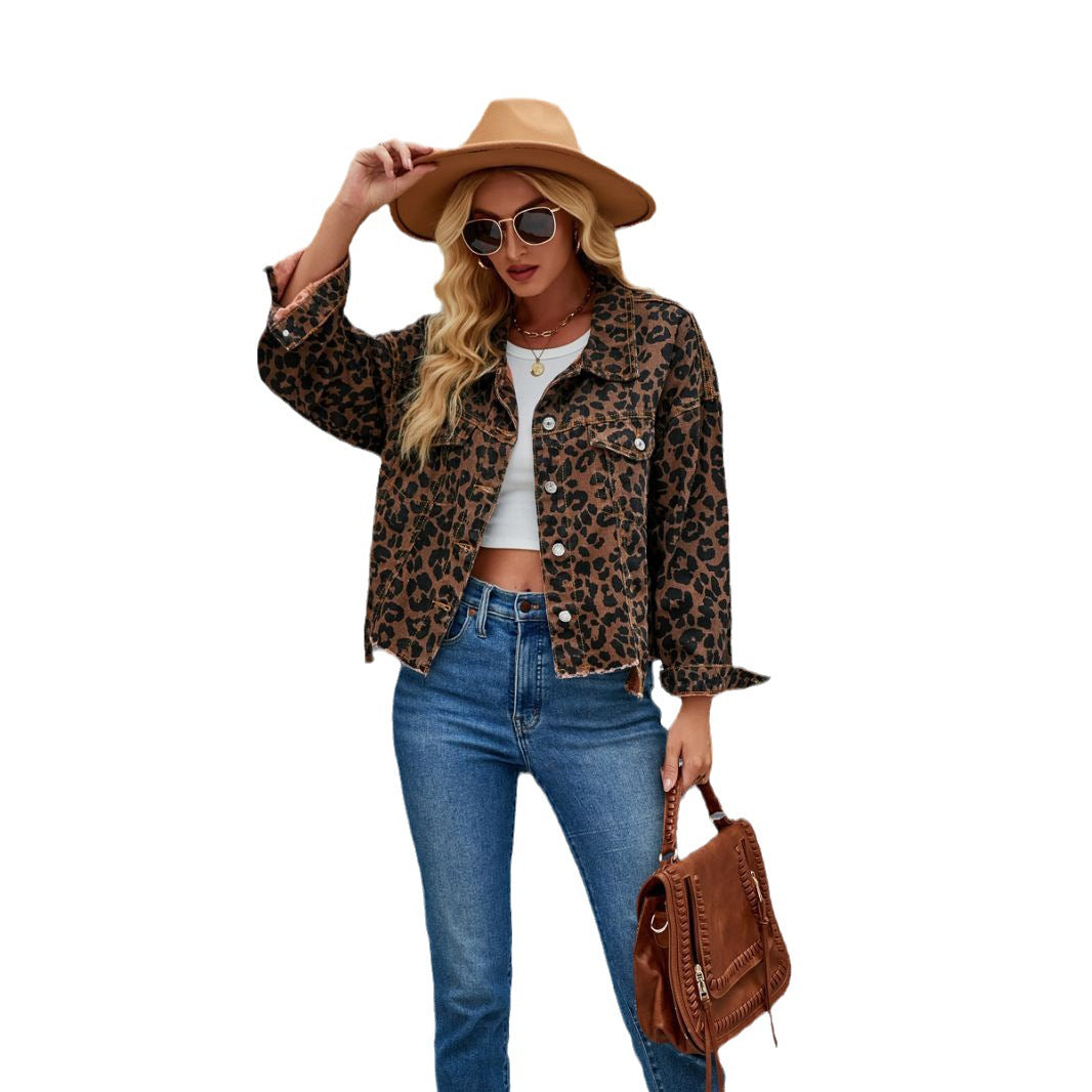 Women's denim jacket in a trendy leopard print design with a cool cut and casual details, size S