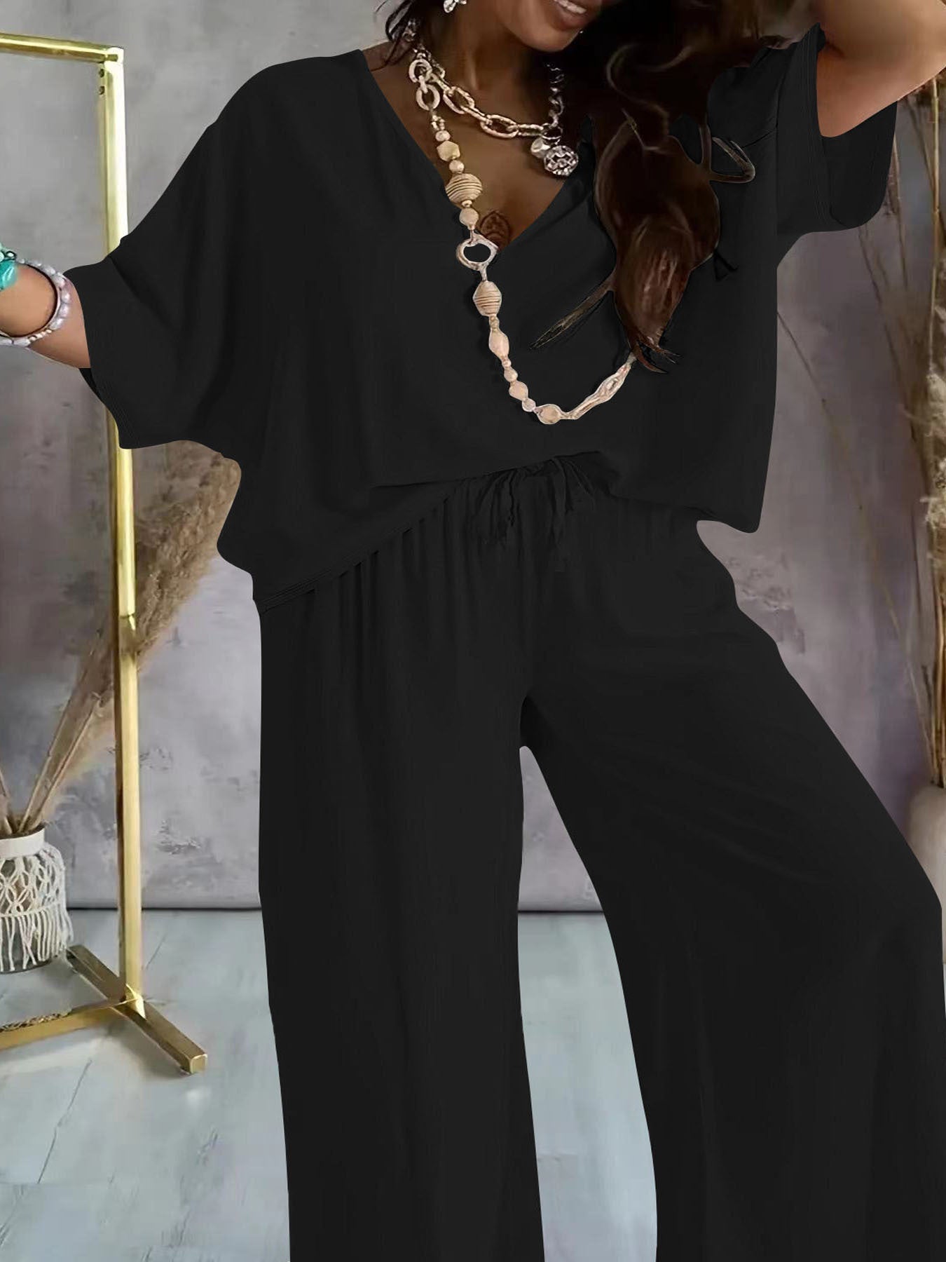 Women's elegant jumpsuit with V-neck and wide leg, size
