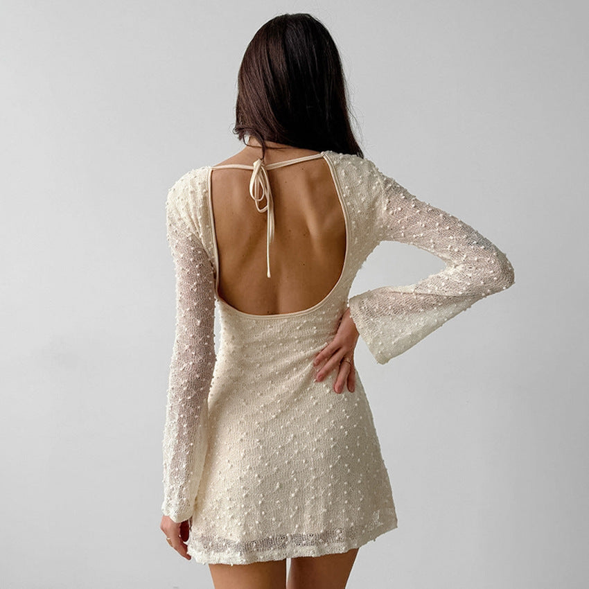 Valenzora | Jacquard-Minikleid, figurbetonte Silhouette, Rundhalsausschnitt, lange Ärmel, rückenfrei, mit Schleife