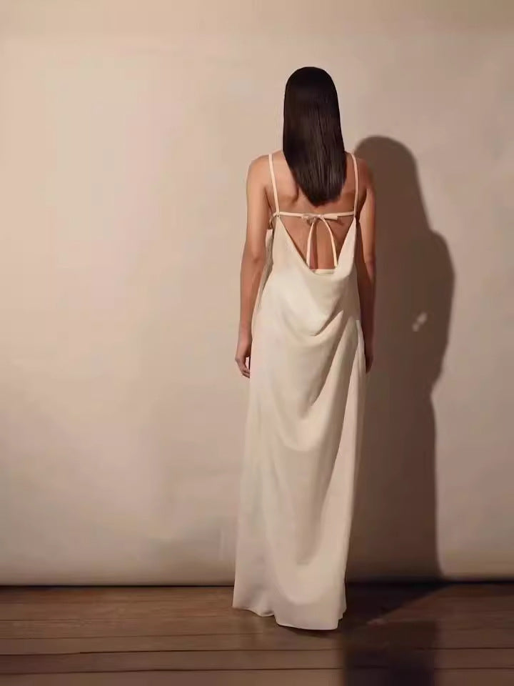 Valenzora | Maxikleid mit V-Ausschnitt und hohem Blumenschlitz