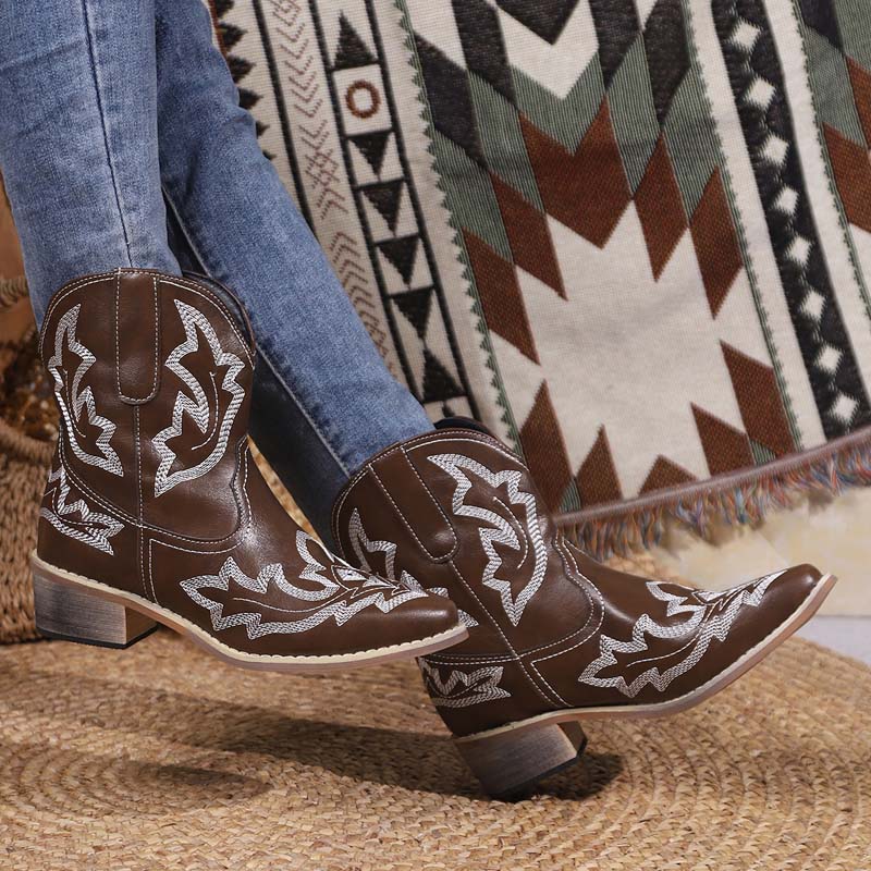 Valenzora | Vintage Embroidered Boots