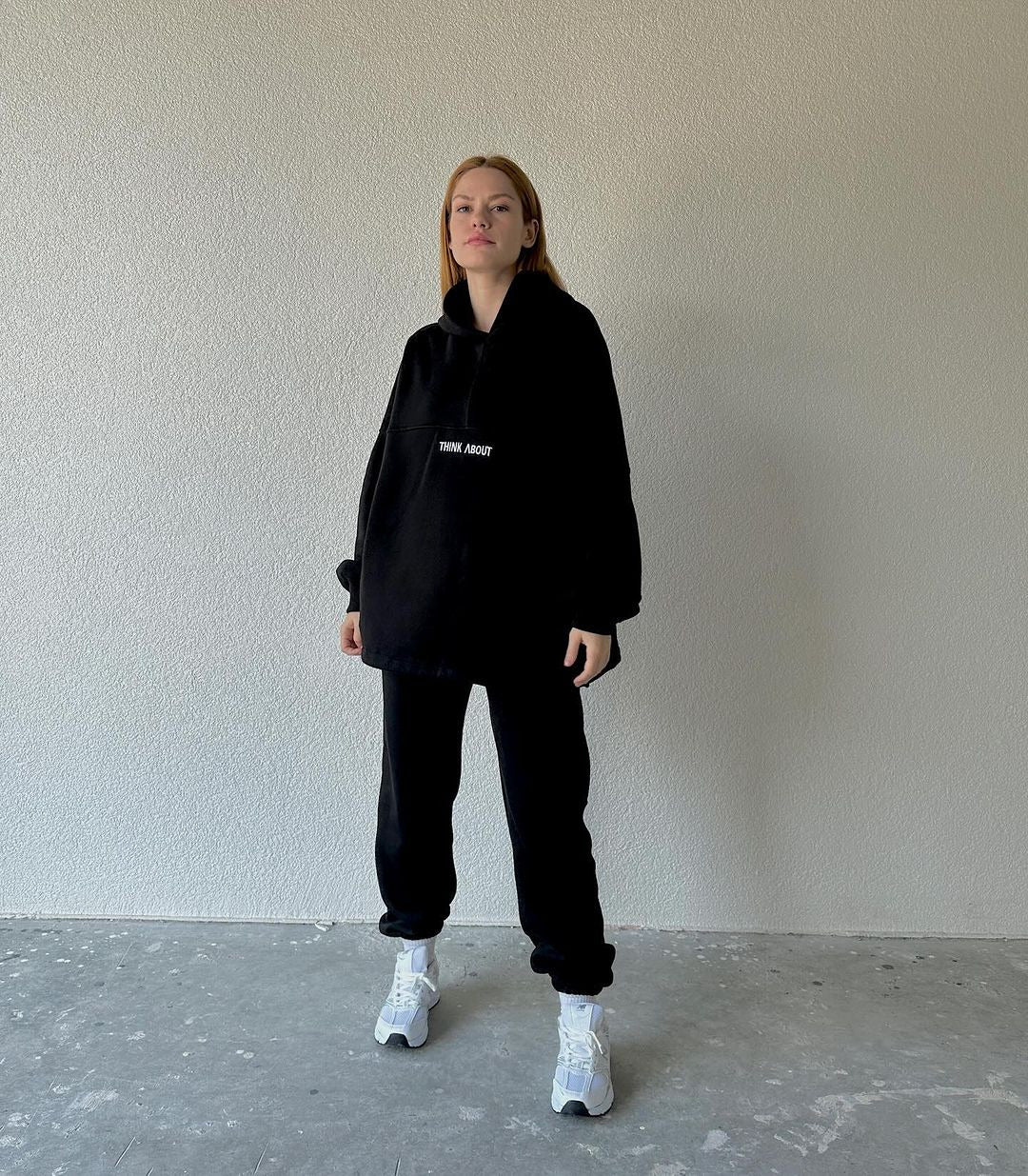 Women's comfortable hoodie with a relaxed fit and practical kangaroo pockets, size S