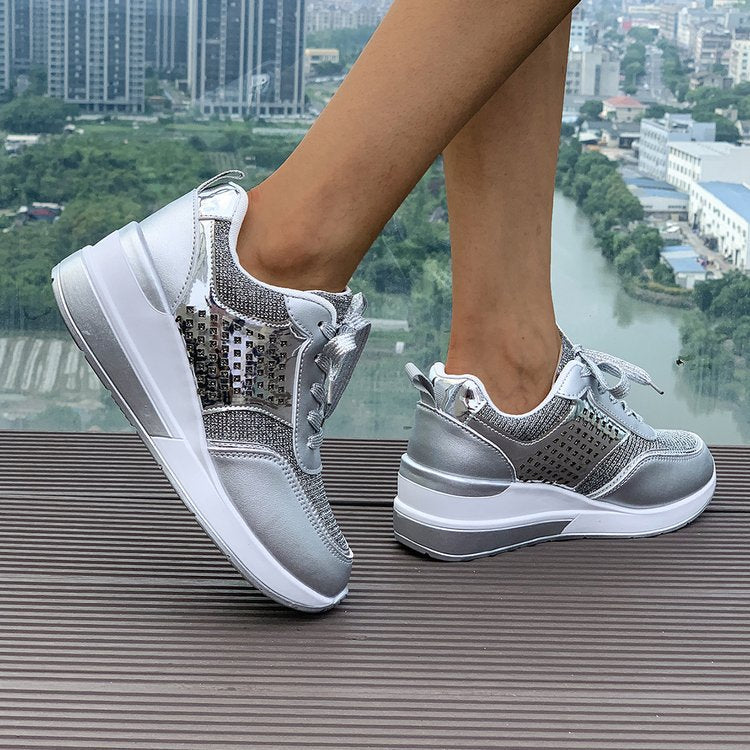 Women's sneakers with fashionable metallic accents and breathable cushioning, size S