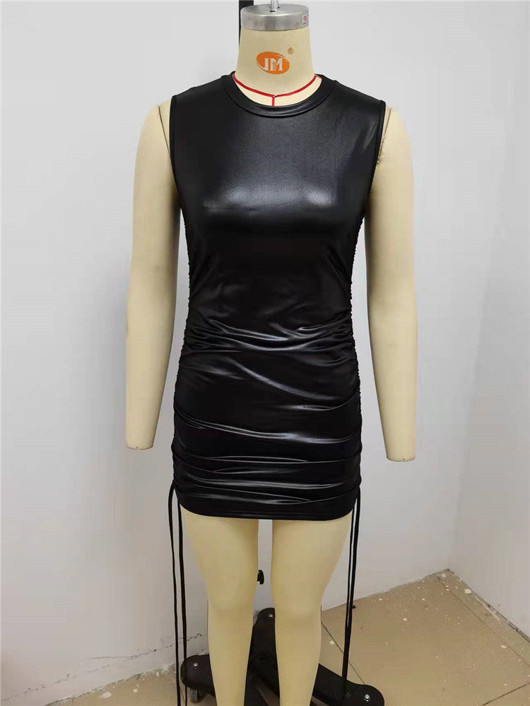 Valenzora | Enges ärmelloses Minikleid mit Rundhalsausschnitt