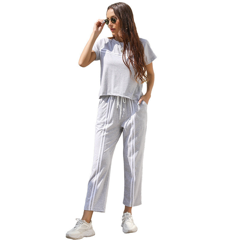 Women's leisure suit with comfortable pockets and elastic waistband, size