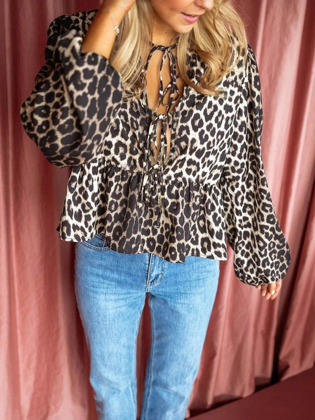Damenbluse mit Leopardenmuster und Rüschen, Größe