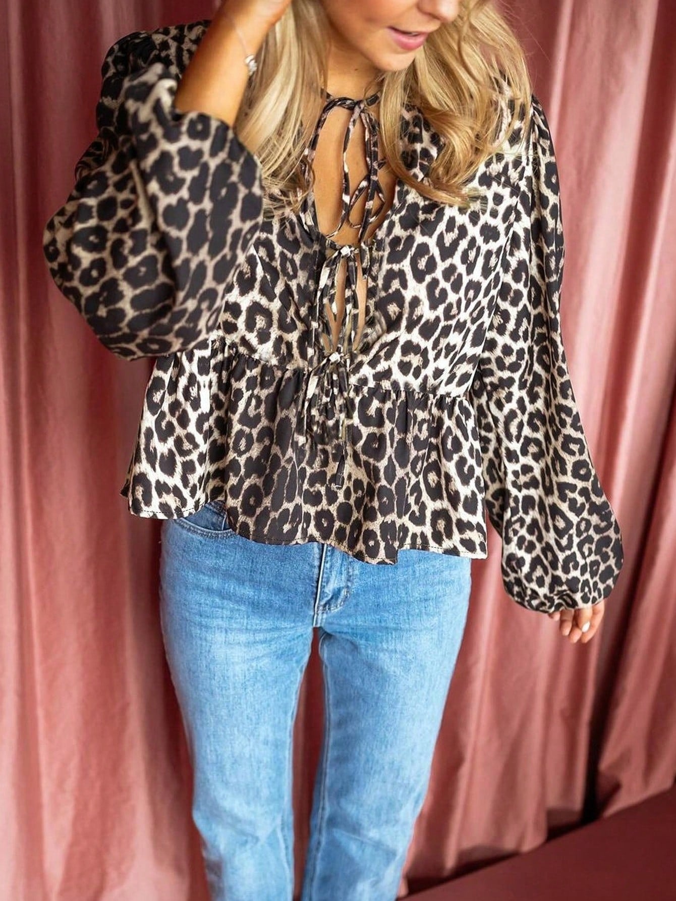 Damenbluse mit Leopardenmuster und Rüschen, Größe