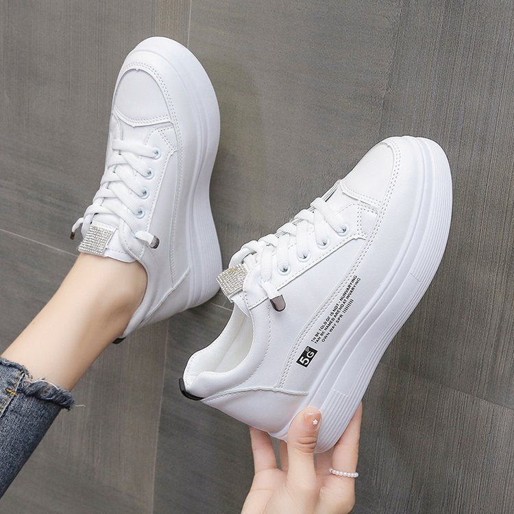 Sportliche Damen-Sneaker mit rutschfester Sohle und modernem Design, Größe S