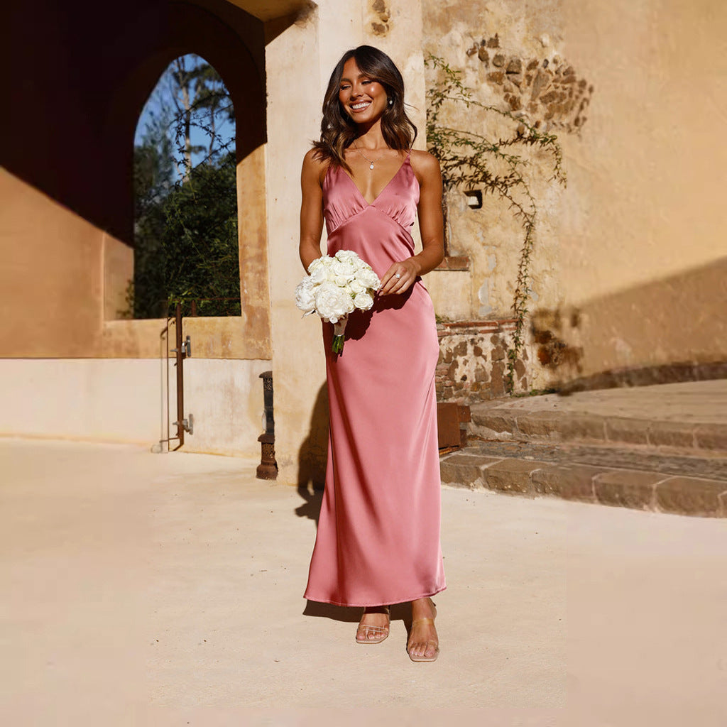 Women's elegant and figure-hugging evening dress with a deep V-neck and slim fit, size [size missing]