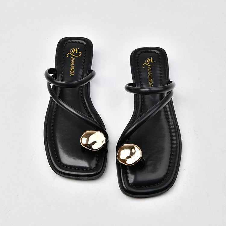 Women's elegant and fashionable strappy sandals with unique metal accents, size Valenzora