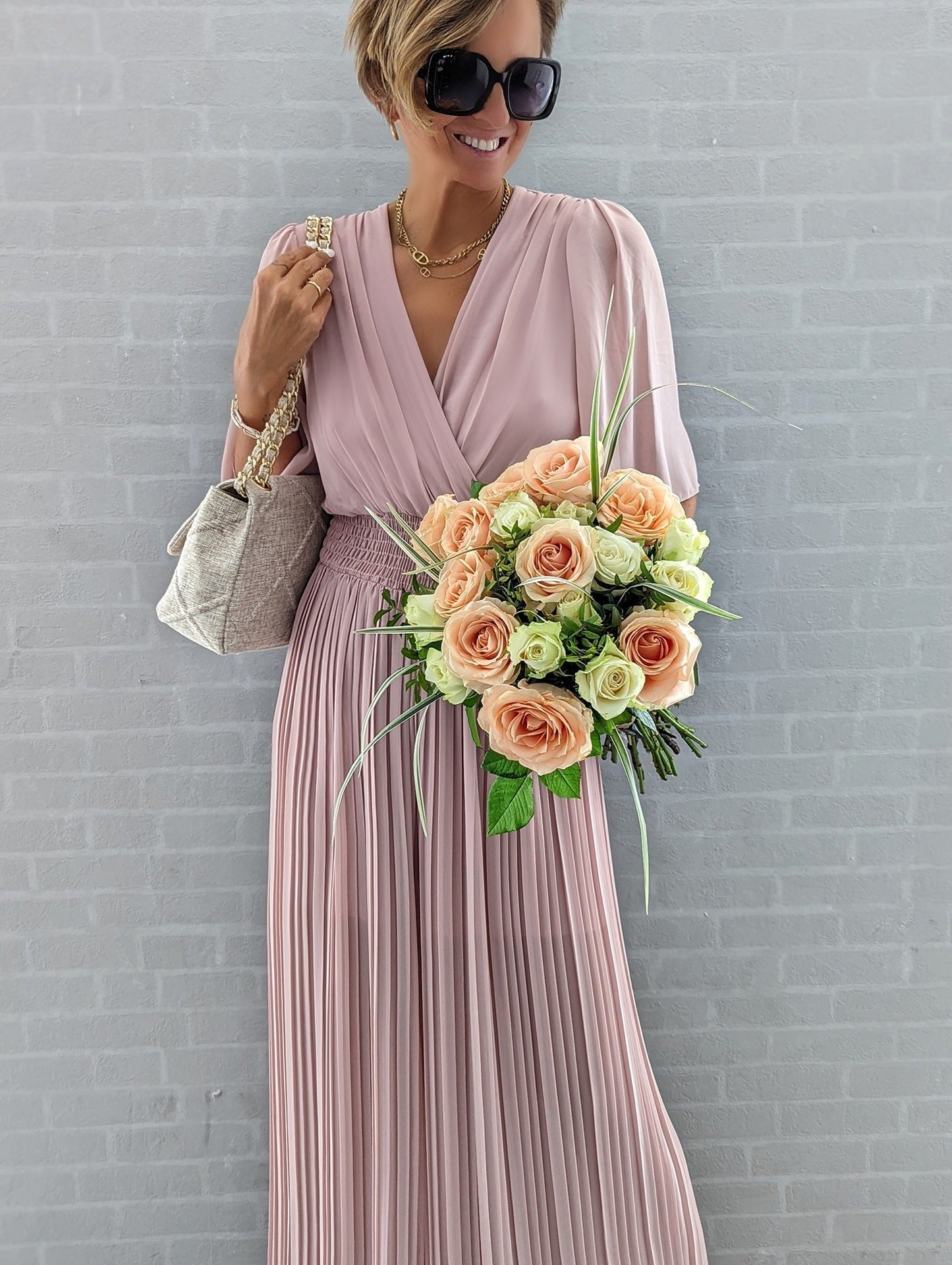 Eleganter Damen-Jumpsuit mit tiefem V-Ausschnitt und voluminösen Ärmeln, Größe [Größe fehlt]