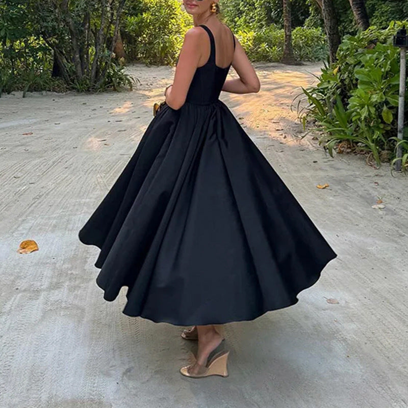 Elegantes Damenballkleid mit figurbetontem Oberteil und weich fließendem Rock, Größe [size]