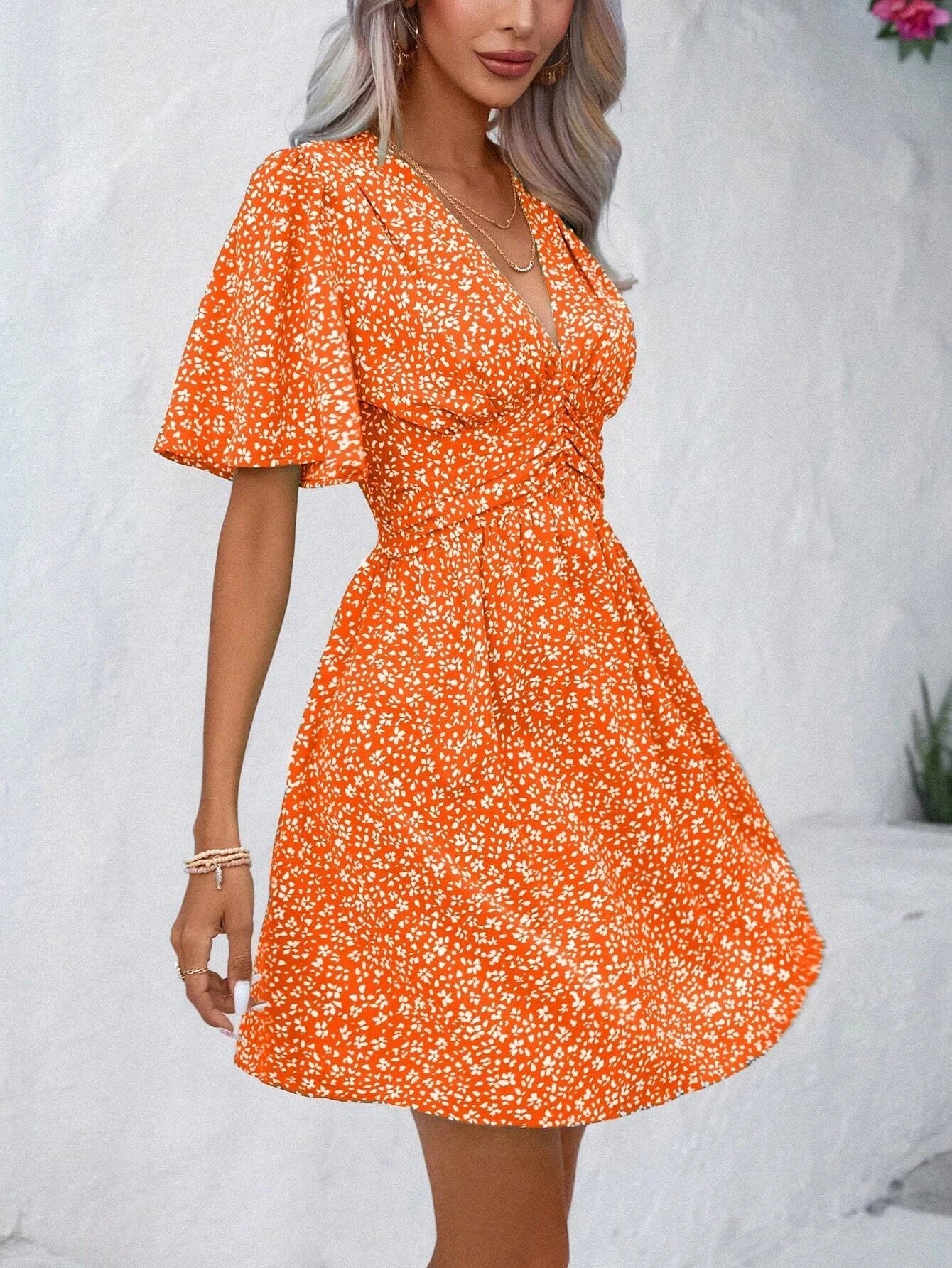 Women's floral pattern dress with V-neck and short sleeves, size