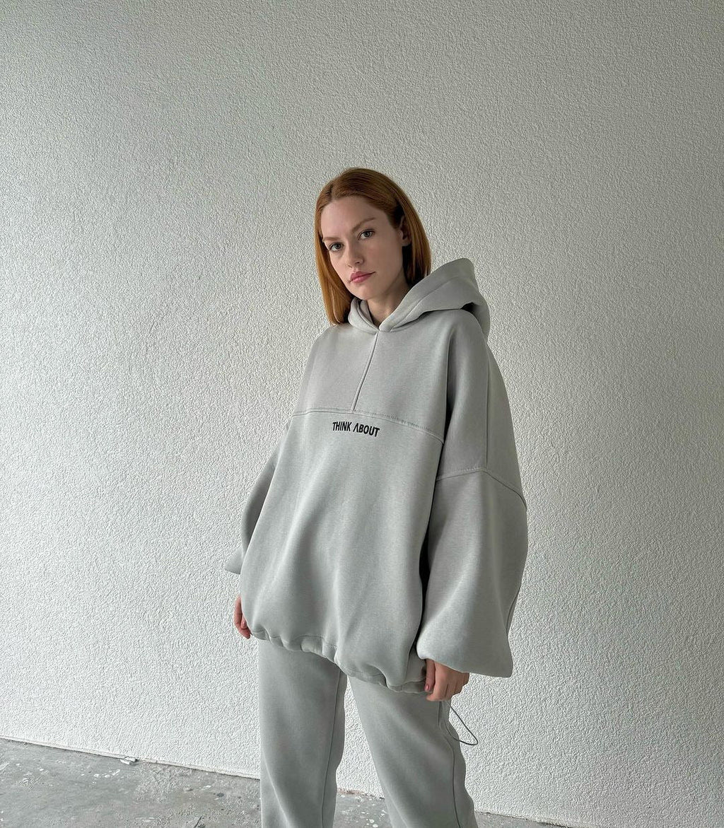 Women's comfortable hoodie with a relaxed fit and practical kangaroo pockets, size S