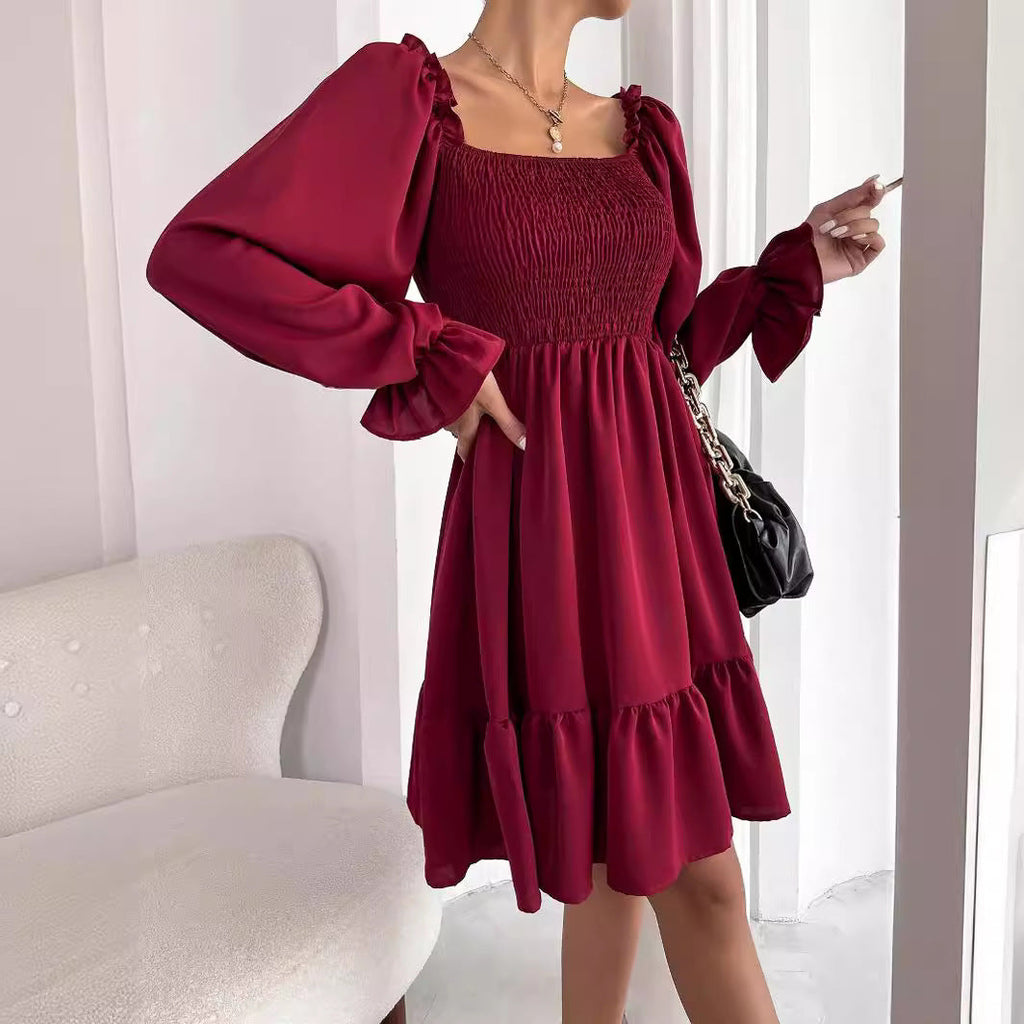 Tailliertes Mini-Damenkleid mit voluminösen Rüschenärmeln und eckigem Ausschnitt, Größe S