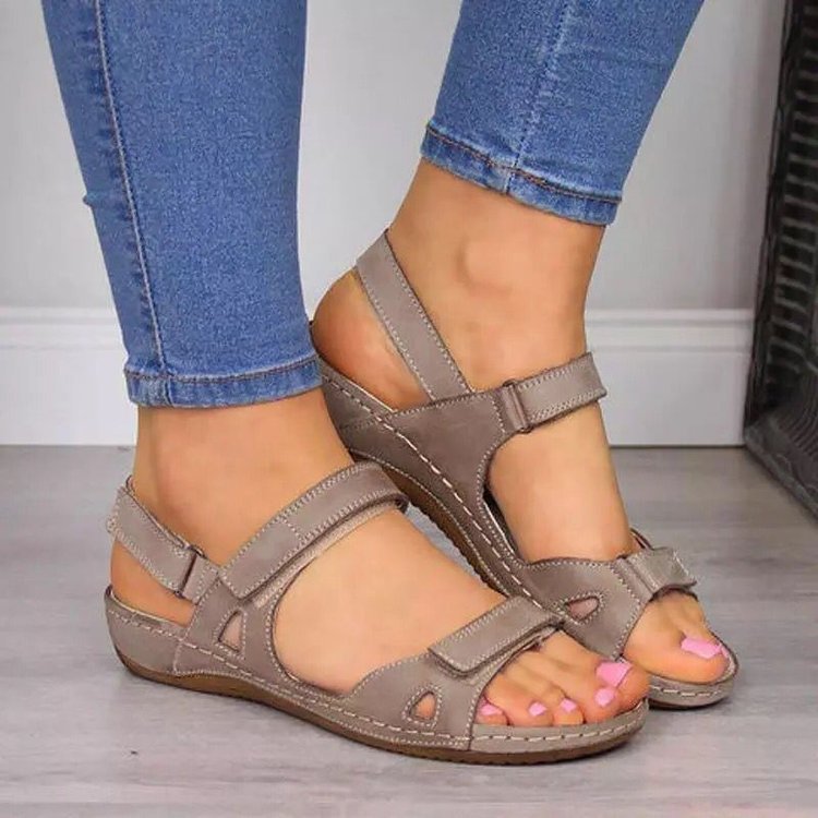 Bequeme sportliche Damensandalen mit verstellbaren Riemen, Größe