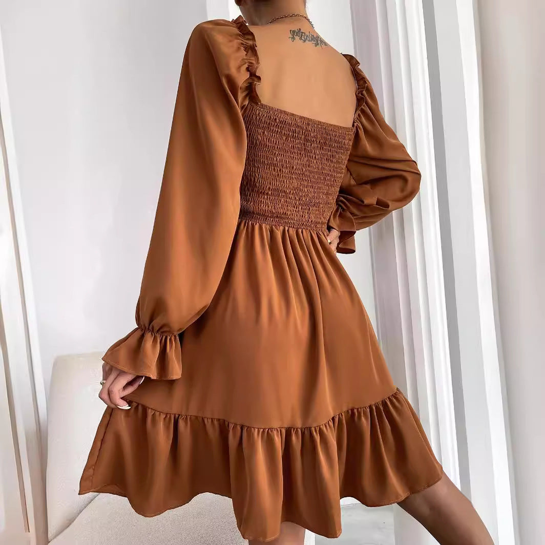Tailliertes Mini-Damenkleid mit voluminösen Rüschenärmeln und eckigem Ausschnitt, Größe S