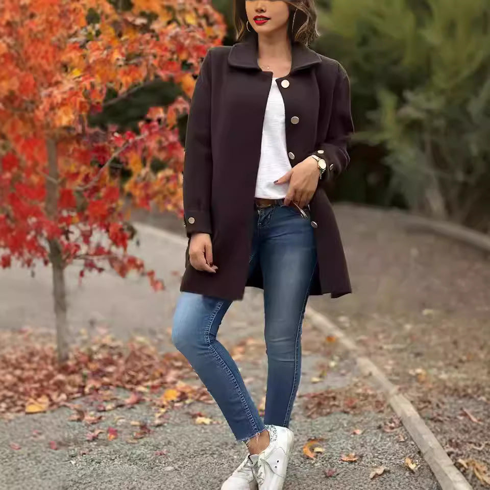 Women's fashionable coat with an oversized cut and practical pockets