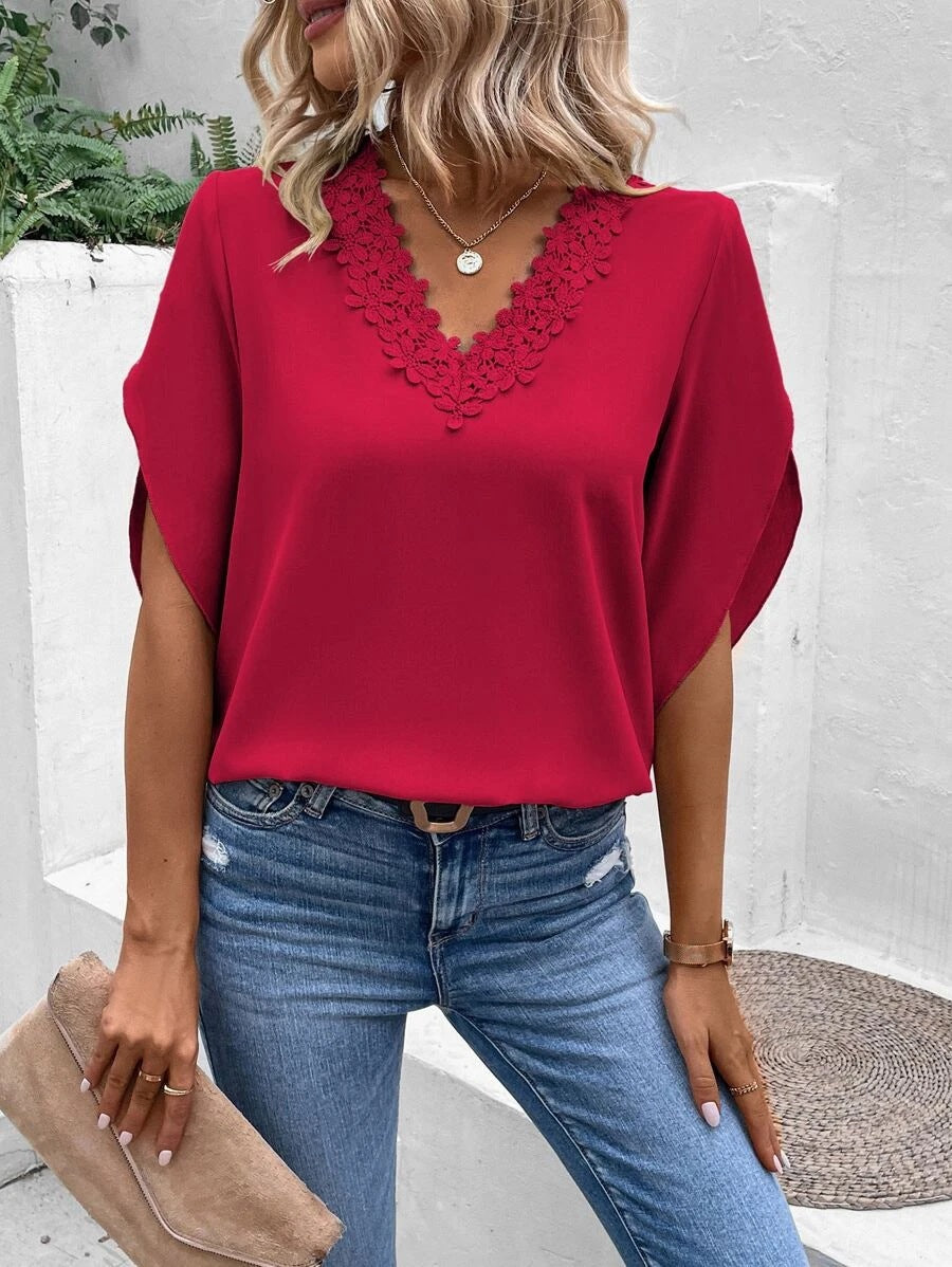 Damenbluse mit floralen Spitzenapplikationen und eleganten Cut-Out-Ärmeln, Größe S