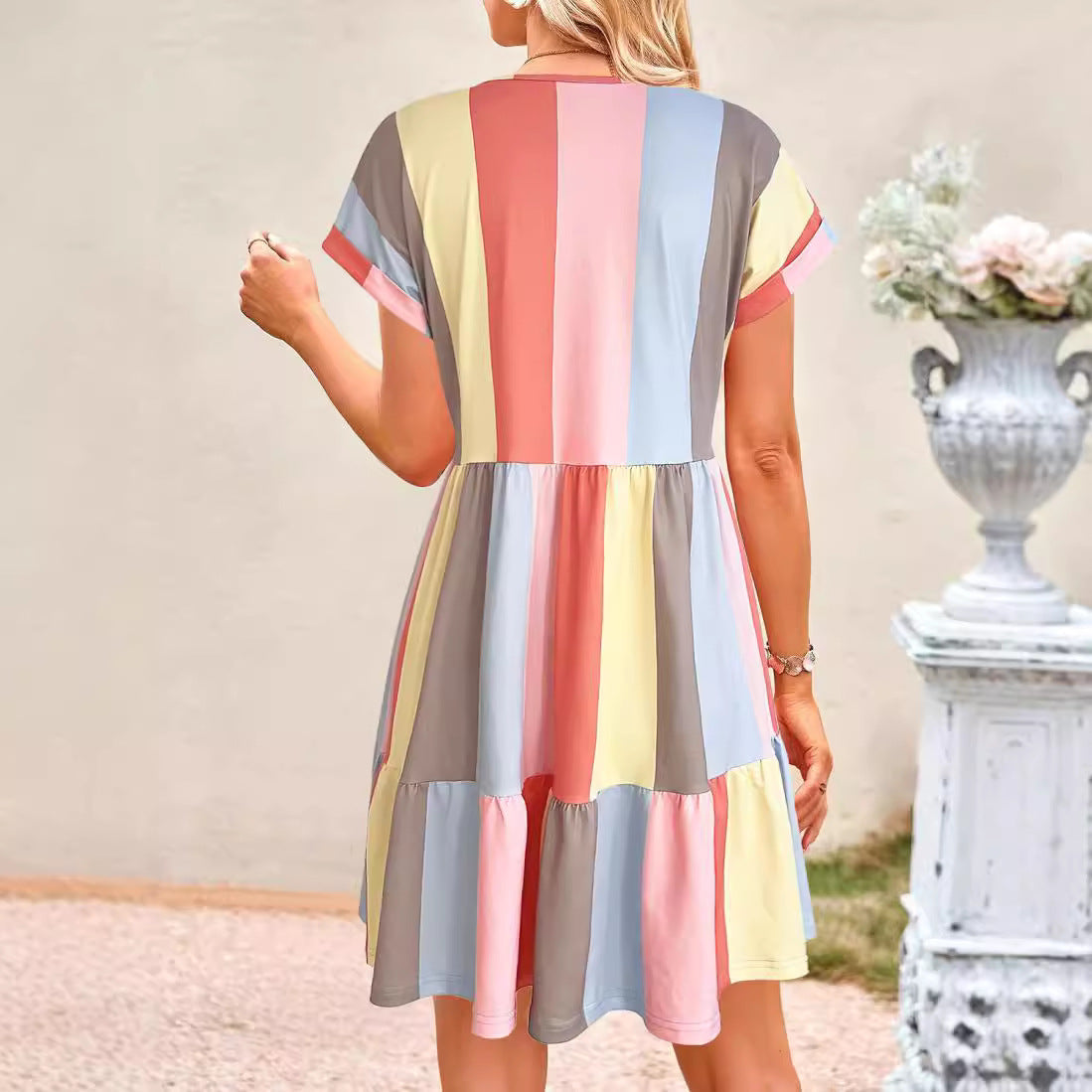 Damen Freizeitkleid mit farbenfrohem Streifenmuster und fließendem Design Drune