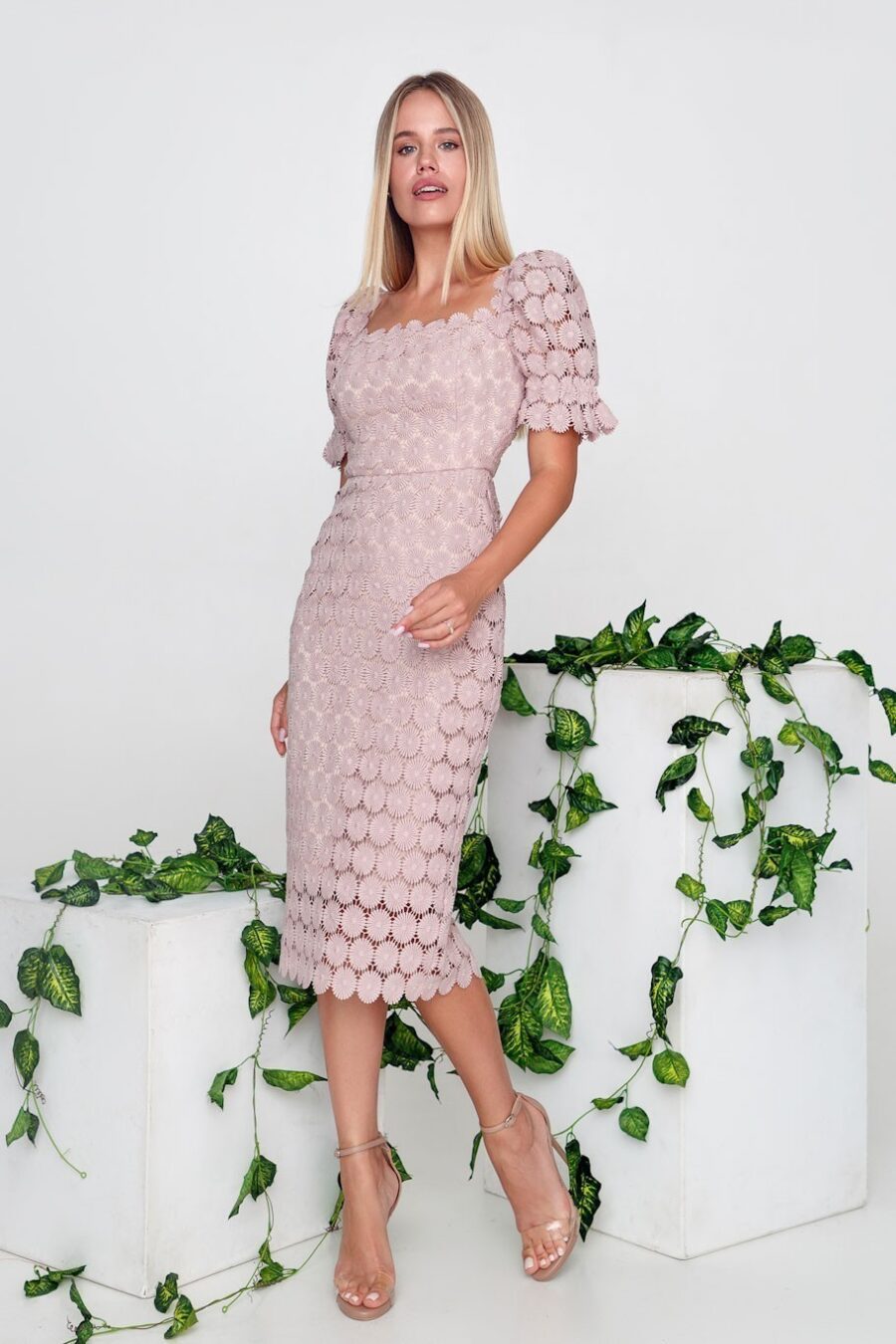 Valenzora | Midi dress with round lace details and short sleeves