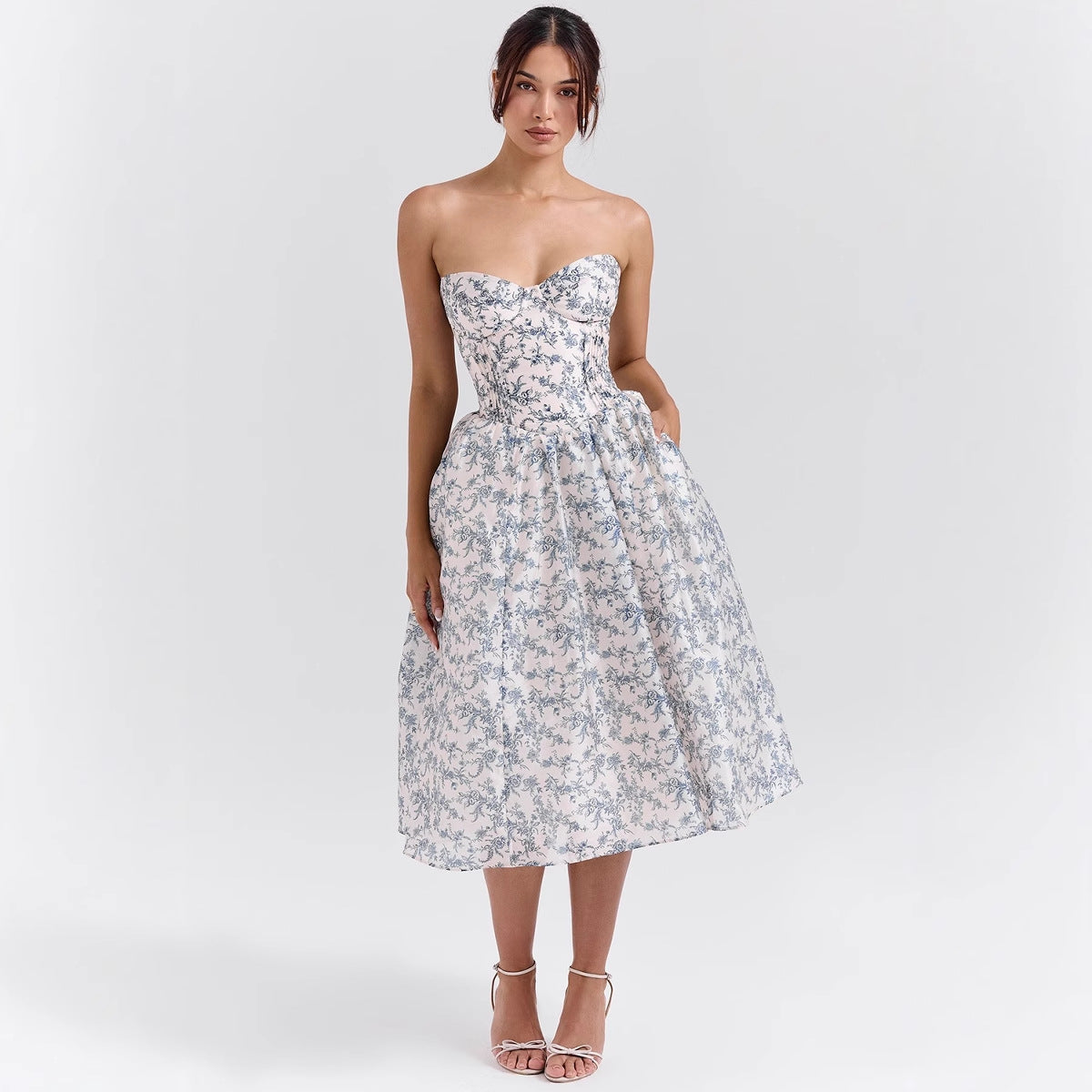 Women's evening dress with strapless design and voluminous skirt, size