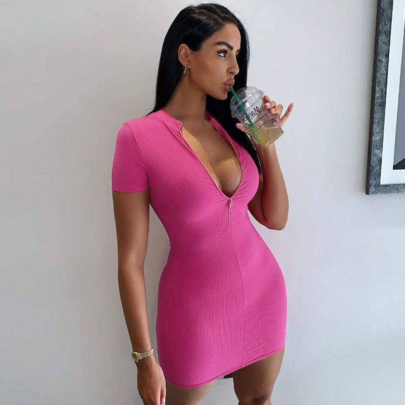 Women's figure-hugging dress with zipper and short sleeves, size