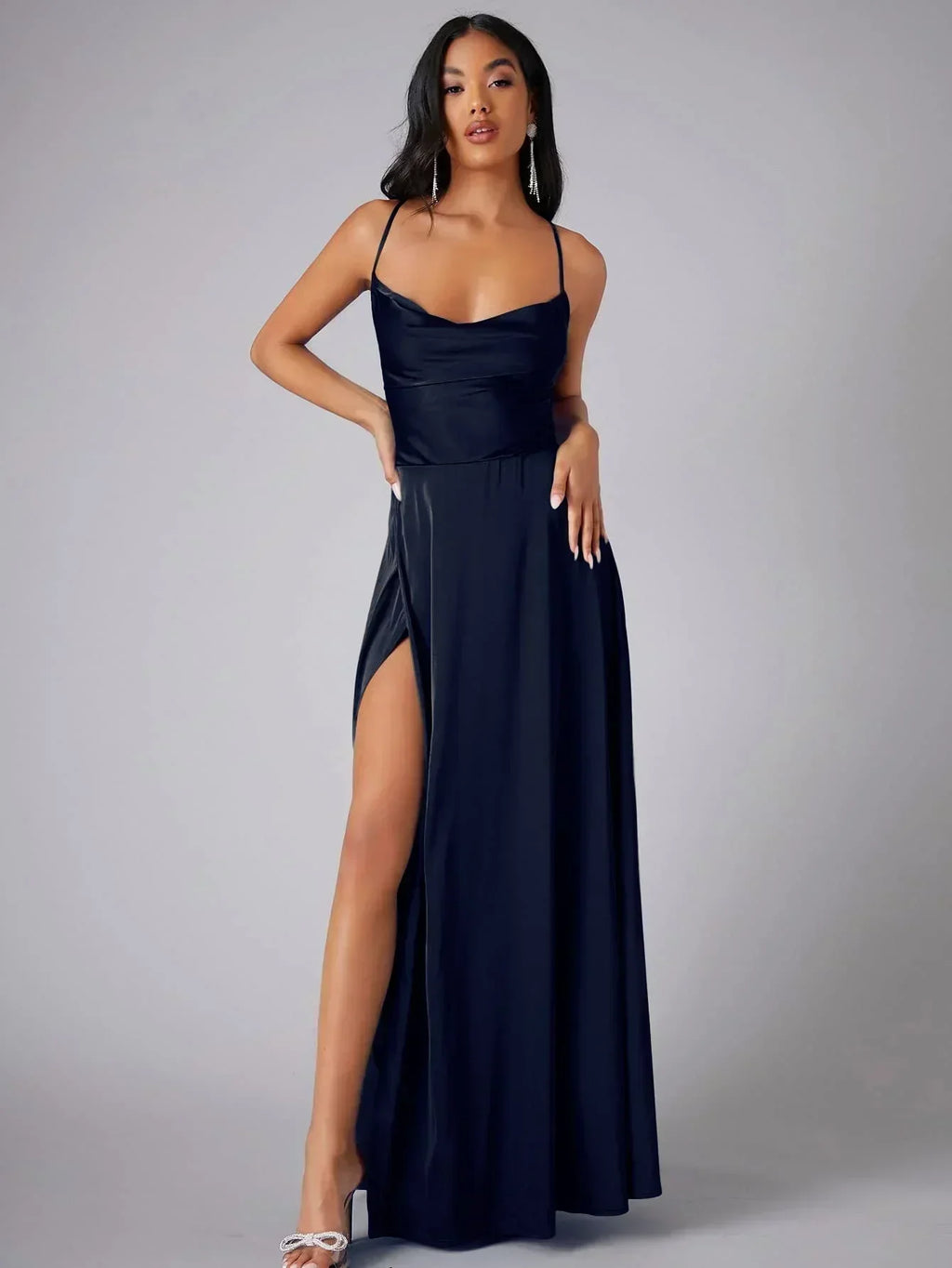 Valenzora | Seidenmaxikleid mit geflochtenem Rücken. Kleiden Sie sich für festliche Anlässe. Lucette